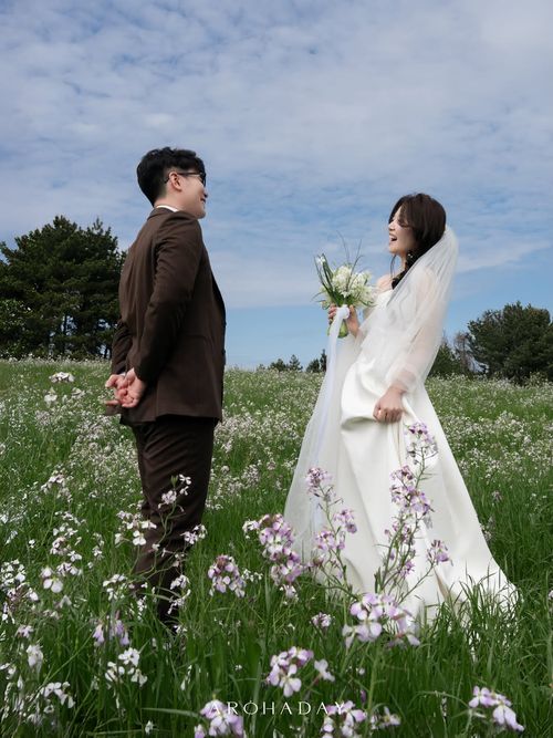 Do-Yoon và Cẩm Anh trên đồng cỏ